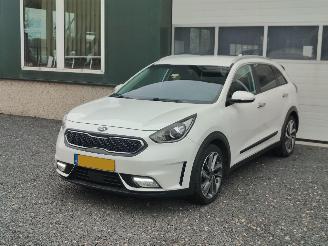 skadebil auto Kia Niro 1.6 GDi Hybrid ExecutiveLine 2016/11