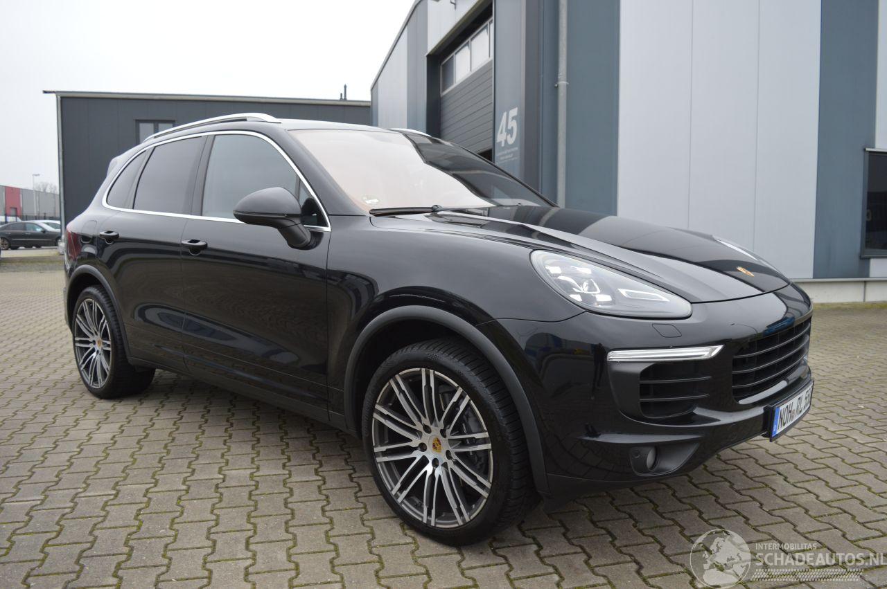 Porsche Cayenne 3,0 Diesel Full options PDF problem