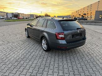 Skoda Octavia 1.6 TDI DSG KLIMA NAVI AHK SITZHEIZUNG picture 7