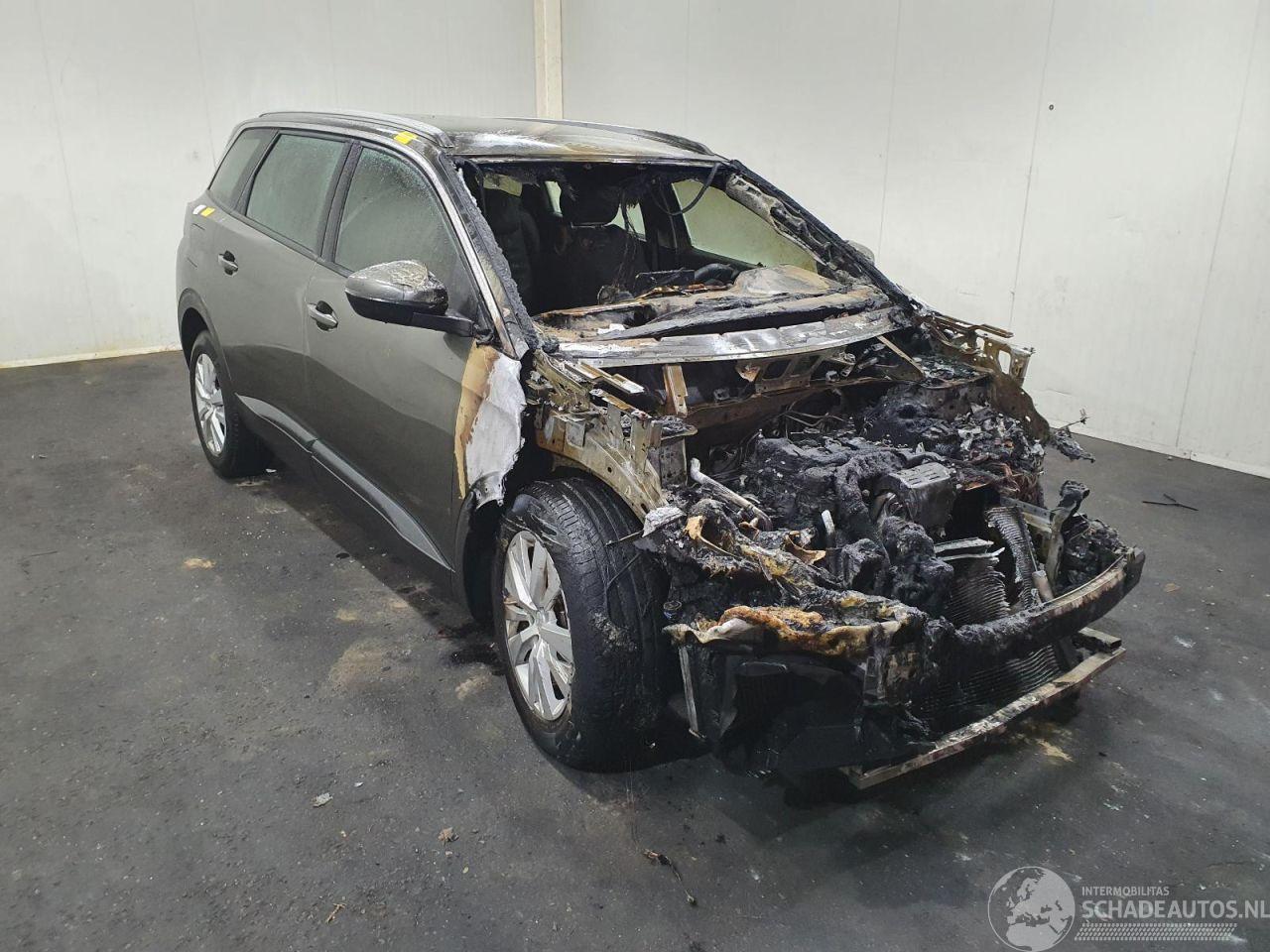 Peugeot 5008 P87E
