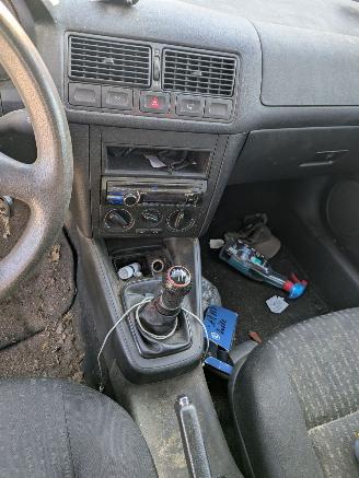 Volkswagen Golf 1.9 TDI picture 10