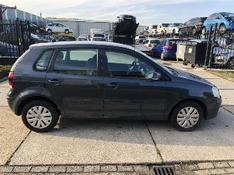 skadebil auto Volkswagen Polo 14i 16v 5 drs AIRCO 2005/11