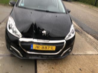 Peugeot 208 1.2i 60kW E6 Airco, Navi picture 10