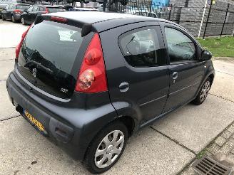 Peugeot 107 5 drs Airco picture 4