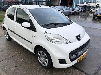 Peugeot 107 5 drs Airco picture 3