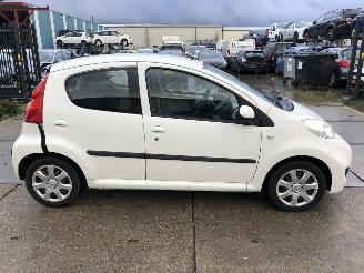 skadebil auto Peugeot 107 5 drs Airco 2010/4