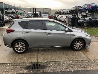 skadebil brommobiel Toyota Auris 1.8 Hybrid 5 drs 2017/6