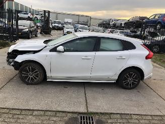 krockskadad bil auto Volvo V-40 2.0i T2 Nordic+ 2017/12