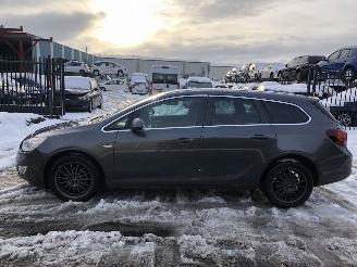 Schadeauto Opel Astra 14i turbo 88kW E5 SPORTS TOURER 2011/3