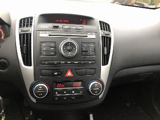 Kia Cee d 1.6 CVVT Sporty Wagon X-ecutive picture 9