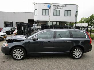 Damaged car Volvo V-70 T4 132kW Limited Edition 2012/1