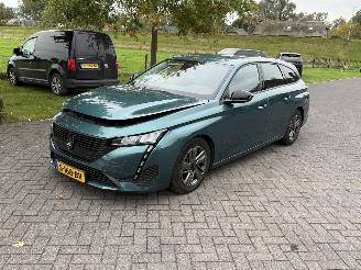 krockskadad bil bedrijf Peugeot 308 SW Puretech Active Pack Business 2023/1