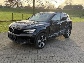 skadebil auto Volvo XC40 70 kWh Recharge Ultimate / Pano / Leer 2023/3