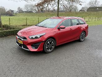 Coche accidentado Kia Ceed Spotrswagon 1.6 GDI PHEV Dynamicline 2022/2