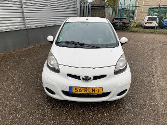 uszkodzony samochody osobowe Toyota Aygo comfort navigator 2011/6