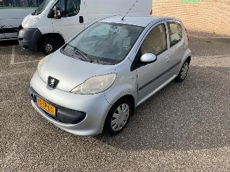 Peugeot 107 1.0 12V XS picture 3