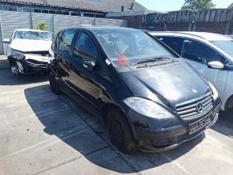 Salvage car Mercedes A-klasse A (W169), Hatchback, 2004 / 2012 2.0 A-160 CDI 16V 2004