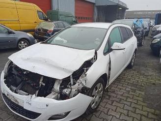 Vrakbiler auto Opel Astra Astra J Sports Tourer (PD8/PE8/PF8), Combi, 2010 / 2015 1.3 CDTI 16V ecoFlex 2012/2