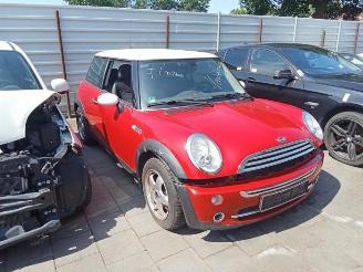 Salvage car Mini One Mini (R50/53), Hatchback, 2001 / 2007 1.6 16V Cooper 2004