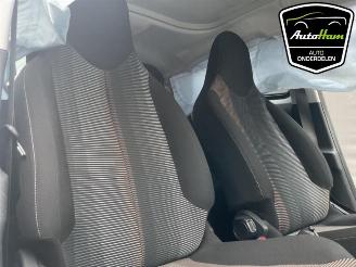 Peugeot 108 108, Hatchback, 2014 1.0 12V picture 15