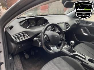 Peugeot 308 308 SW (L4/L9/LC/LJ/LR), Combi 5-drs, 2014 / 2021 1.2 12V e-THP PureTech 130 picture 22