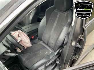 Peugeot 5008 5008 II (M4/MC/MJ/MR), MPV, 2016 / 2024 1.2 12V e-THP PureTech 130 picture 21