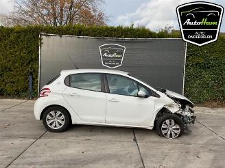 Salvage car Peugeot 208 208 I (CA/CC/CK/CL), Hatchback, 2012 / 2019 1.0 Vti 12V PureTech 2013/10