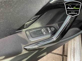 Peugeot 208 208 I (CA/CC/CK/CL), Hatchback, 2012 / 2019 1.0 Vti 12V PureTech picture 17