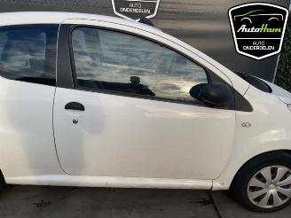 Peugeot 107 107, Hatchback, 2005 / 2014 1.0 12V picture 8