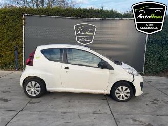 Vrakbiler auto Peugeot 107 107, Hatchback, 2005 / 2014 1.0 12V 2012/10