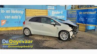 Coche siniestrado Kia Rio Rio III (UB), Hatchback, 2011 / 2017 1.2 CVVT 16V 2012/2