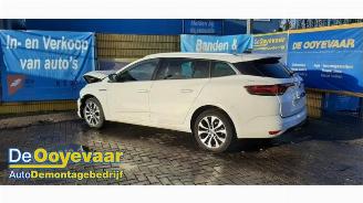 krockskadad bil auto Renault Mégane Megane IV Estate (RFBK), Combi 5-drs, 2016 1.3 TCE 160 16V 2024/3