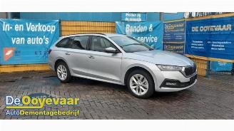 Salvage car Skoda Octavia Octavia Combi (NXAC), Combi 5-drs, 2019 iV 1.4 TSI 16V 2024/7