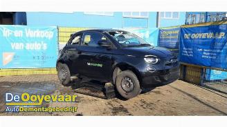 Vrakbiler auto Fiat 500E 500e (332), Hatchback, 2020 42 kWh 2023/11