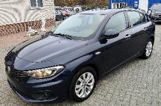 Schadeauto Fiat Tipo Fiat Tipo Lounge 2017/9
