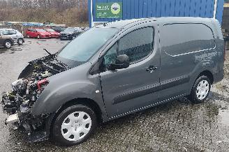 krockskadad bil bedrijf Peugeot Partner Peugeot Partner L2 Komfort 2015/1