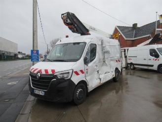 krockskadad bil bedrijf Renault Master HOOGTEWERKER 2022/2