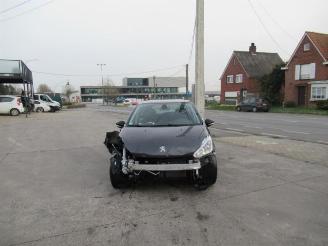 Damaged car Peugeot 208  2019/2
