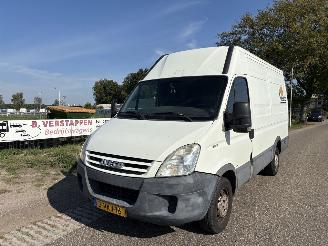 krockskadad bil auto Iveco Daily 35S12 LANG + HOOG AIRCO 2008/9