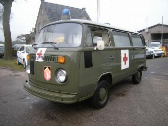 škoda dodávky Volkswagen Transporter T2 EX AMBULANCE ZEER UNIEKE EN ORIGINELE  STAAT UNIEKE SCHUURVONDST !!!!!! 1977/1