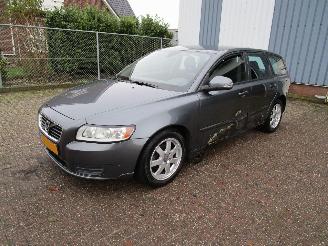 uszkodzony samochody osobowe Volvo V-50 1.6D Clima Radio/CD 6-Bak 2011/1