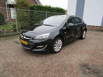 Vaurioauto  passenger cars Opel Astra 1.7 CDTI Navi Camera 6-Bak 2014/2