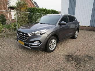 Schadeauto Hyundai Tucson 1.6 Navi Clima 6-Bak 2017/2