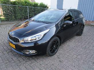 uszkodzony samochody osobowe Kia Cee d 1.6 Navi Camera Clima 6-Bak 2013/1
