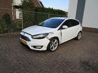 Avarii autoturisme Ford Focus 1.0 Titanium Navi Clima 6-Bak 2015/3