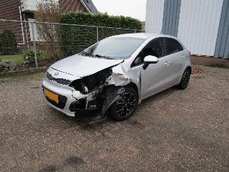 damaged passenger cars Kia Rio 1.2 Clima Radio/CD 2013/1
