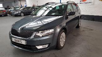 Schadeauto Skoda Octavia 1.6 TDI GREENLINE 16V COMBI/O 4DRS DSL 1.598CC 81KW 110PK 2016/1