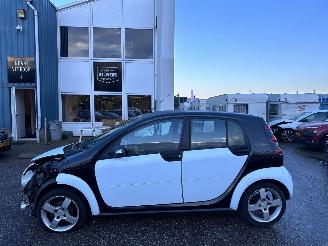 krockskadad bil auto Smart Forfour 1.0 Spring Edition III BJ 2006 224323 KM 2006/7