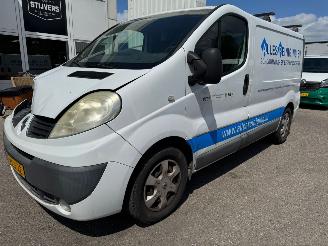 skadebil bedrijf Renault Trafic 2.5 dCi T27 L1H1 2011/2