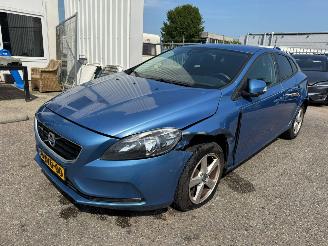 Damaged car Volvo V-40 2.0 D4 Kinetic Business 2014/11